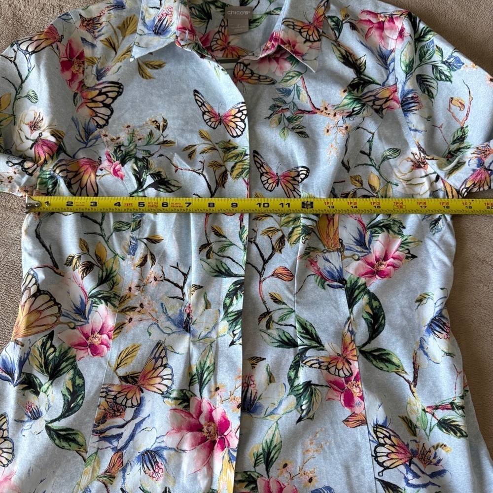 Chico's Blue Floral Button Down Top Wrinkle Resistant Size Large - Picture 8 of 9